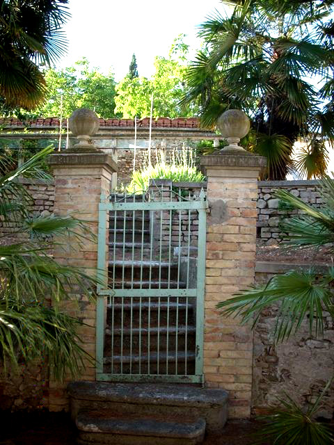 Italy Villa gate on BitCoin-RealEstate.com