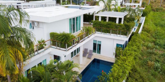 Modern style 4 bedroom villa with private pool near Pattaya City