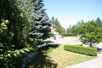 01_Landscaped_Grounds